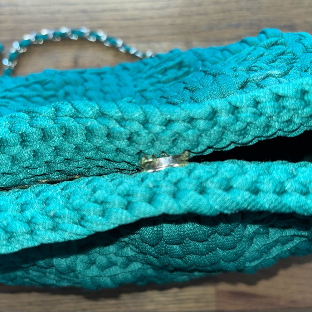 Handmade Women’s Woven Shoulder Bag - Picture 4 of 9